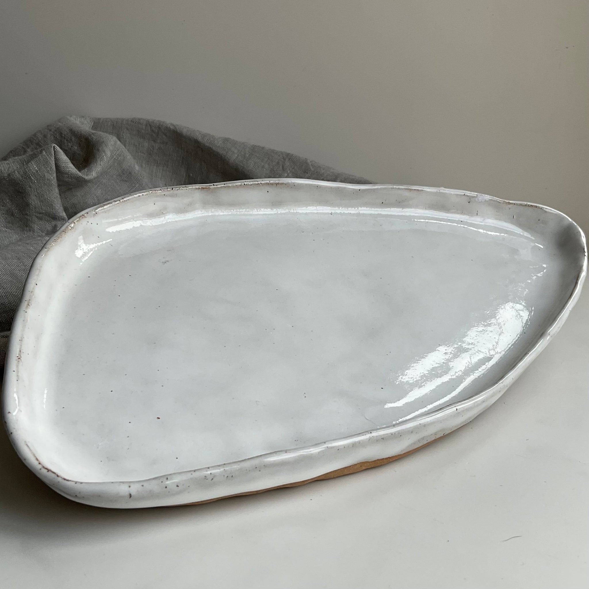 Organic Shape Plate | White Speckle